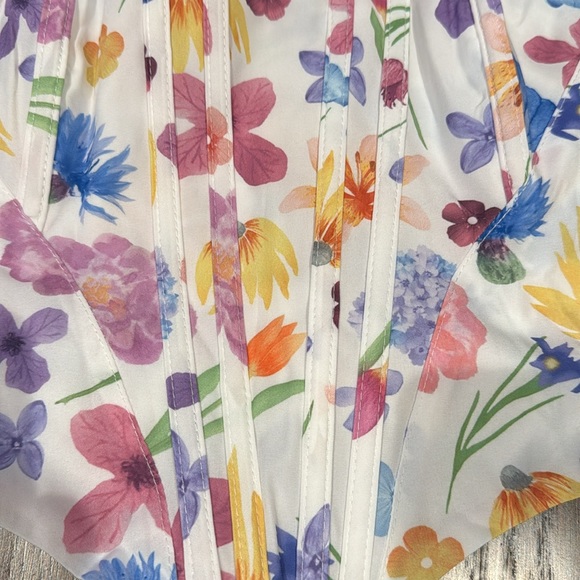 **NWOT** Floral Crop Top - Picture 4 of 5